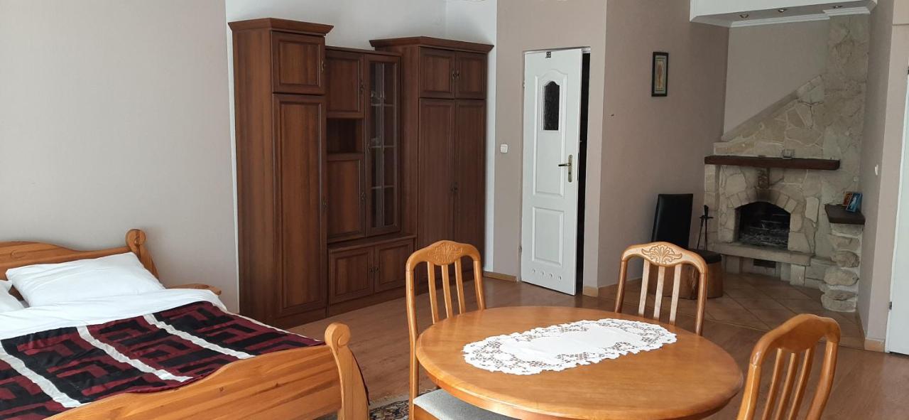 Hotel Lesny Zakatek Krasnobród Esterno foto